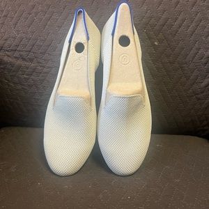 Classic and comfortable ladies shoes.